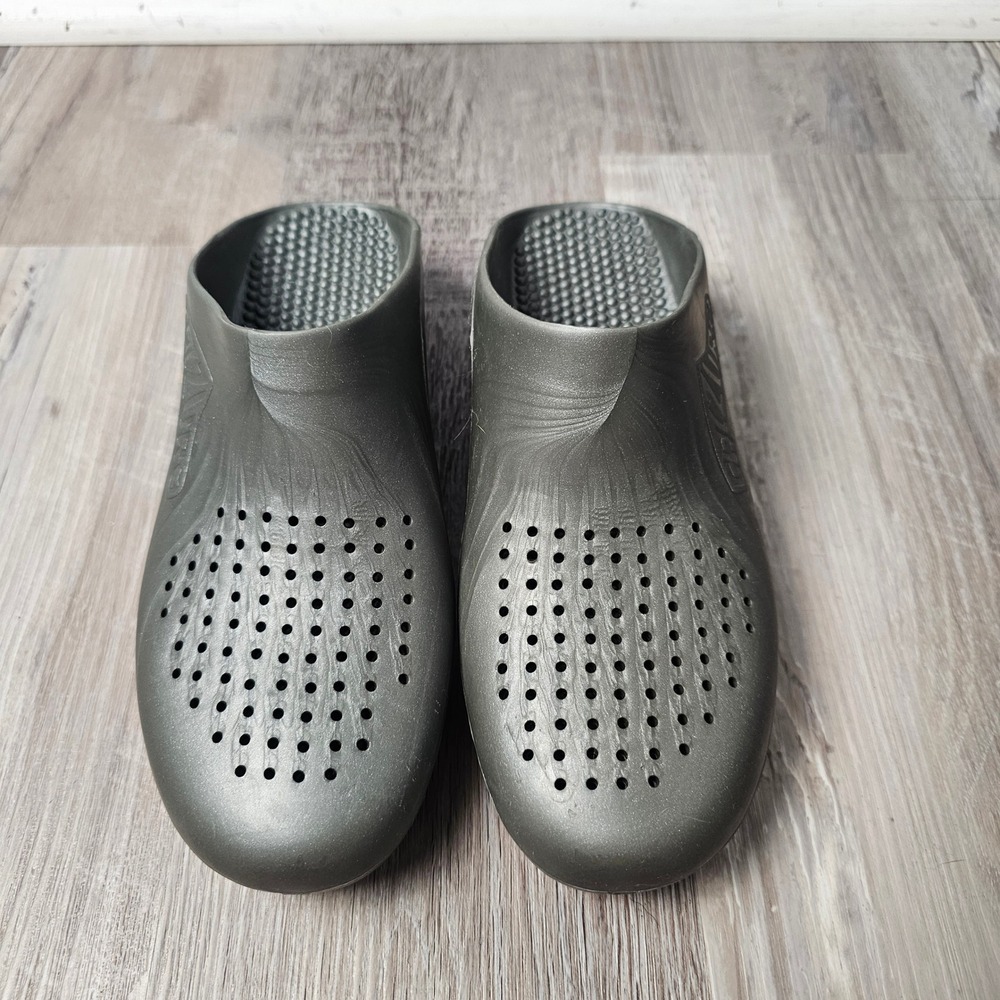 Calzuro Classic With Holes Clogs 38-39 (8.5-93.5 US) Metallic Grey Nurse Medical